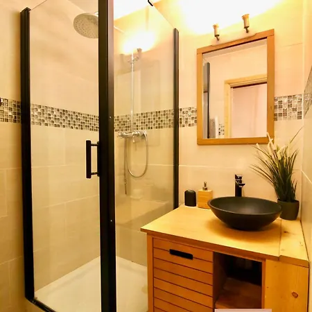 Le Kanumera, Piscine Et Clim * La Seyne-sur-Mer